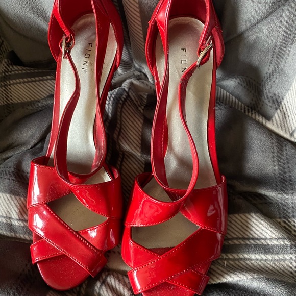 Red High Heel Shoe - Picture 1 of 1
